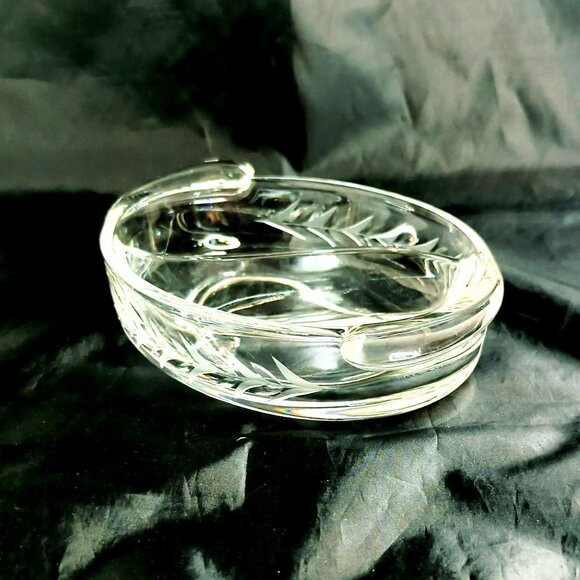 Fostoria Holly Oval 2 Part Divided Condiment Glass Dish with Handles 8.5-Inches - Picture 4 of 5